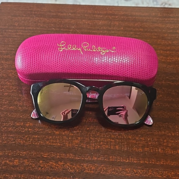 Lilly Pulitzer Sunglasses Case Included - Picture 1 of 5